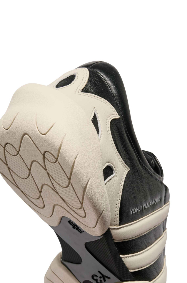 Y-3 Regu 2002 Sneakers Black/Alumin - 8